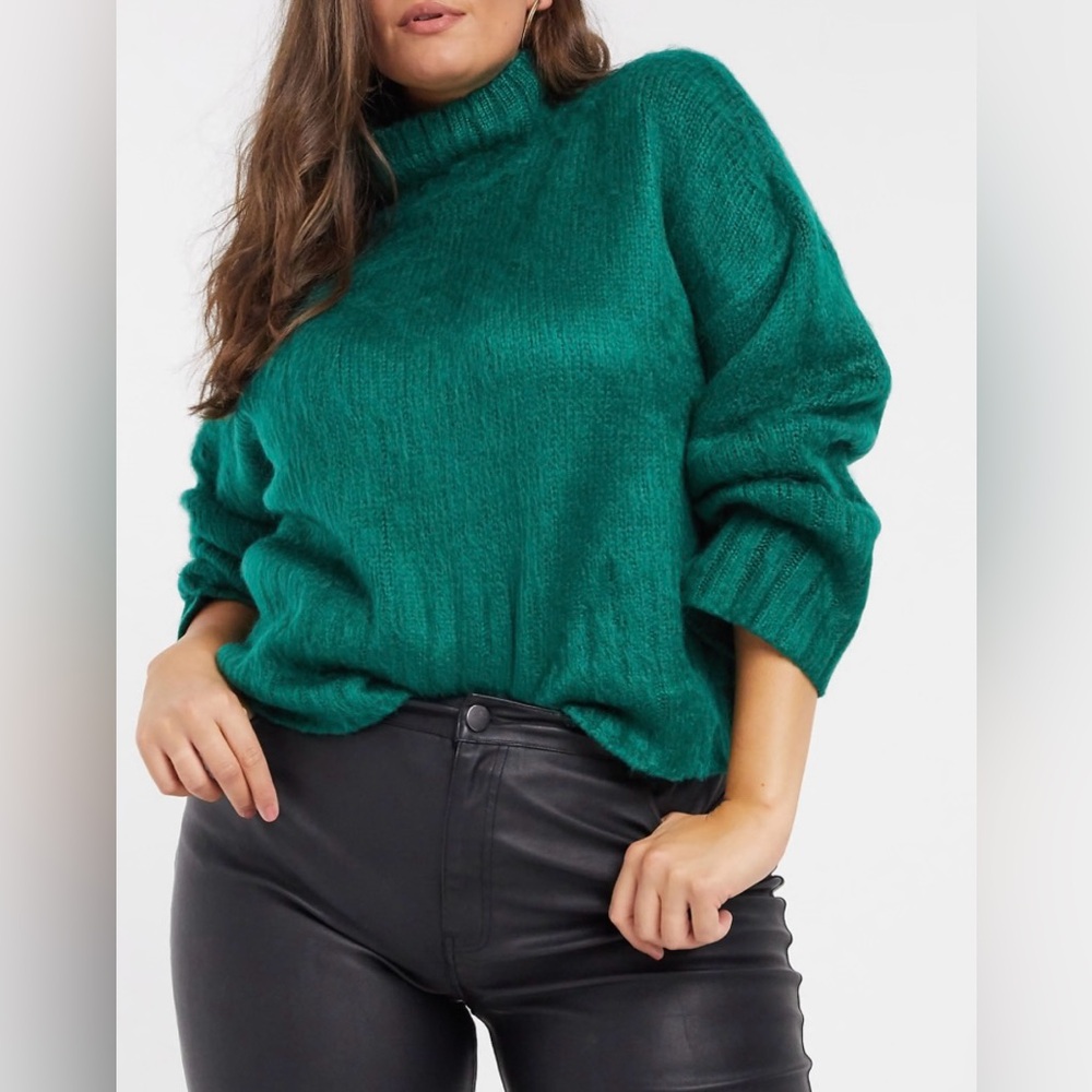 Fluffy boxy high neck sweater in green